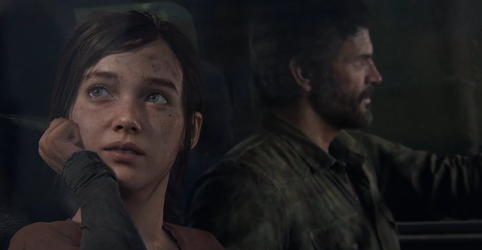 Screenshot z nadchodzącego The Last of Us: Part I remake. Na pierwszym planie Ellie patrząca się w przestrzeń, w tle prowadzący auto Joel.