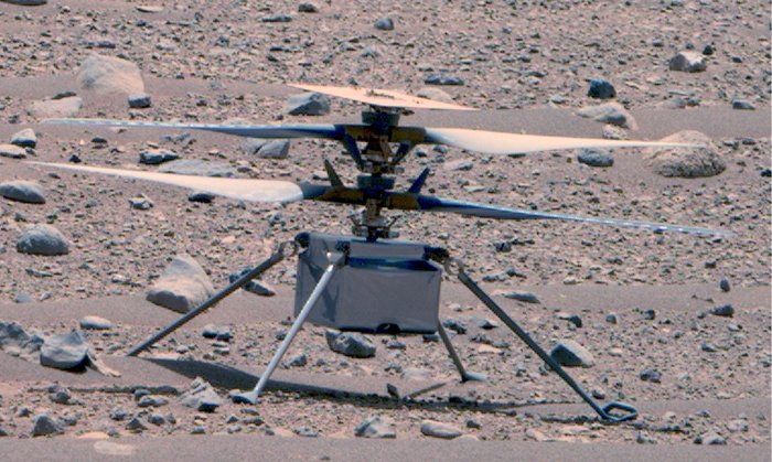 Ingenuity na powierzchni Marsa. Fot. NASA.