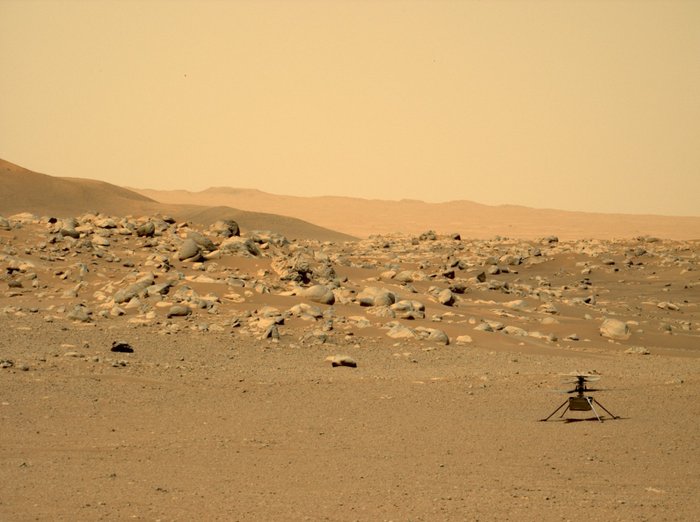 Ingenuity na powierzchni Marsa. Fot. NASA.