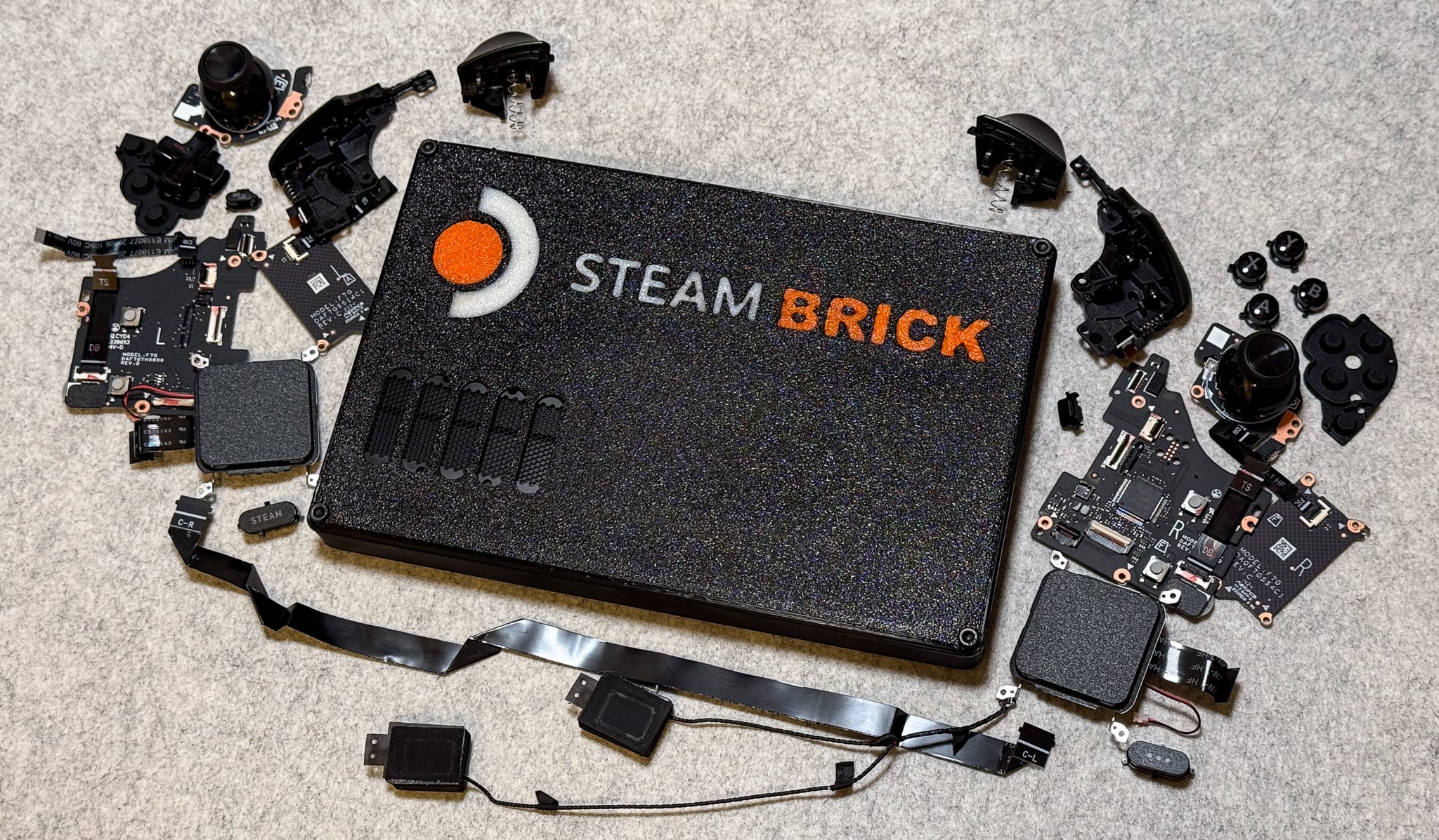 Steam Brick: Przenośny komputer przekształcony w zwykły, bo „nie mieścił się w plecaku”